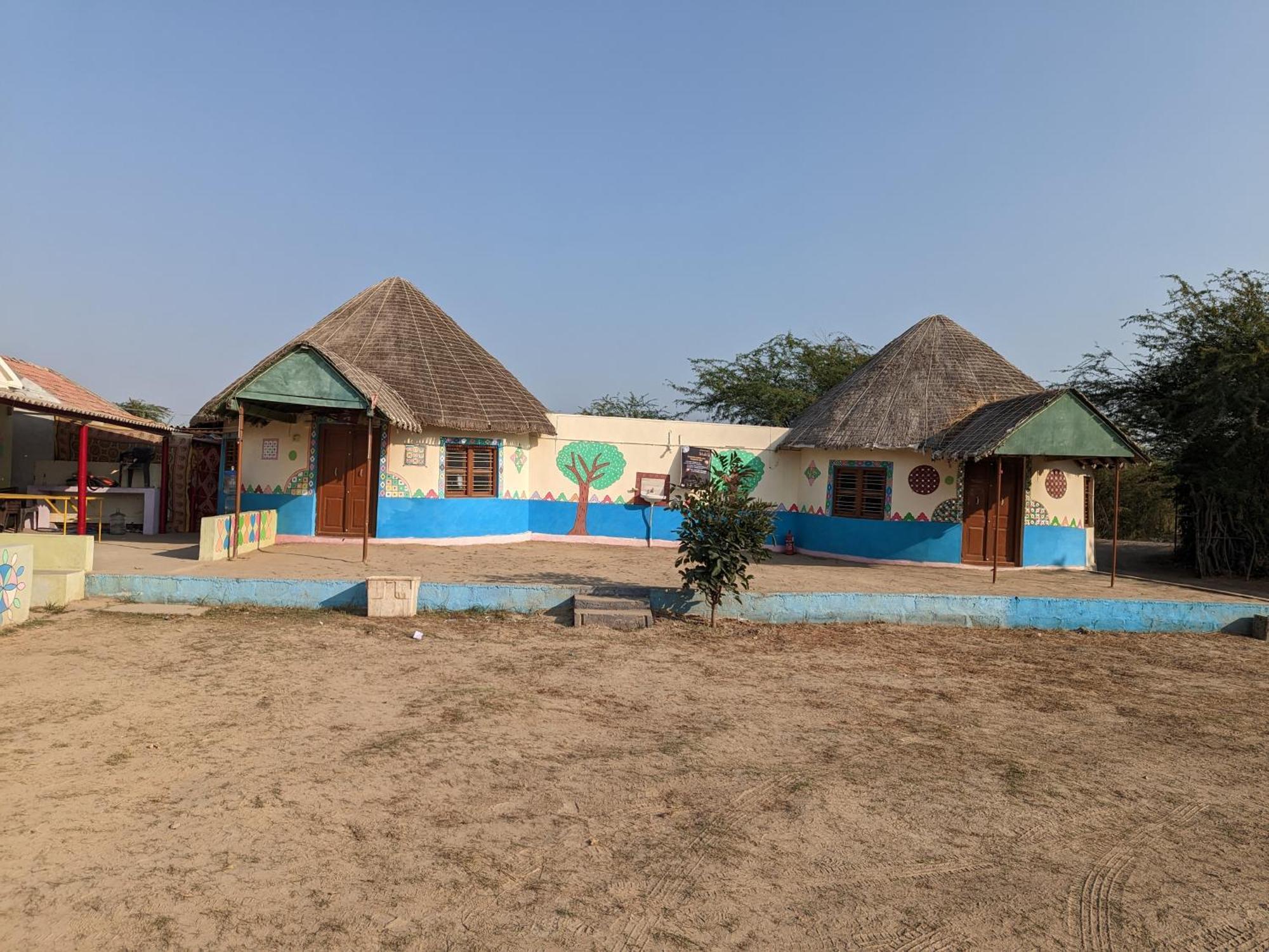 Salt Desert Homestay Dhordo Exterior photo