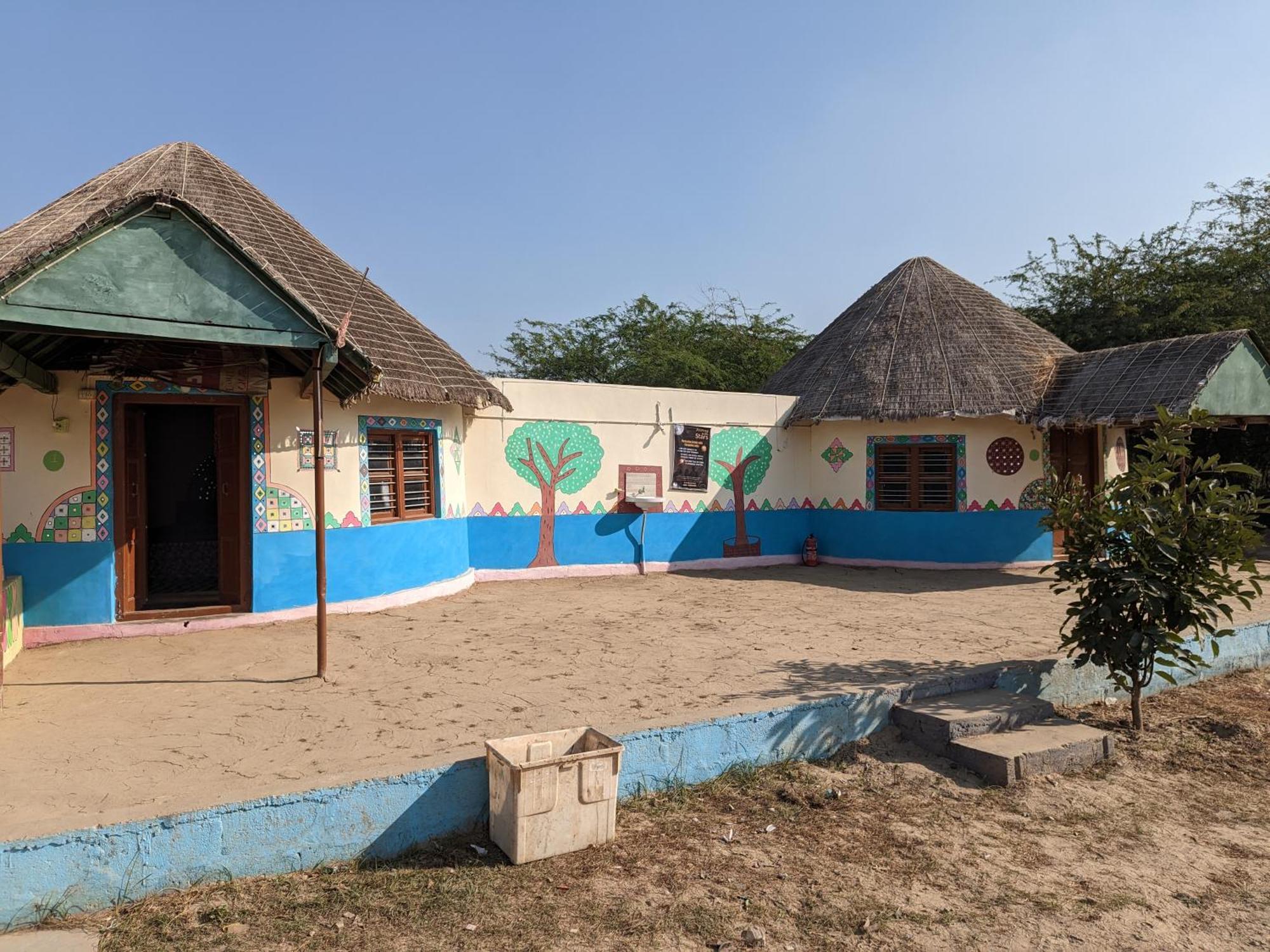 Salt Desert Homestay Dhordo Exterior photo