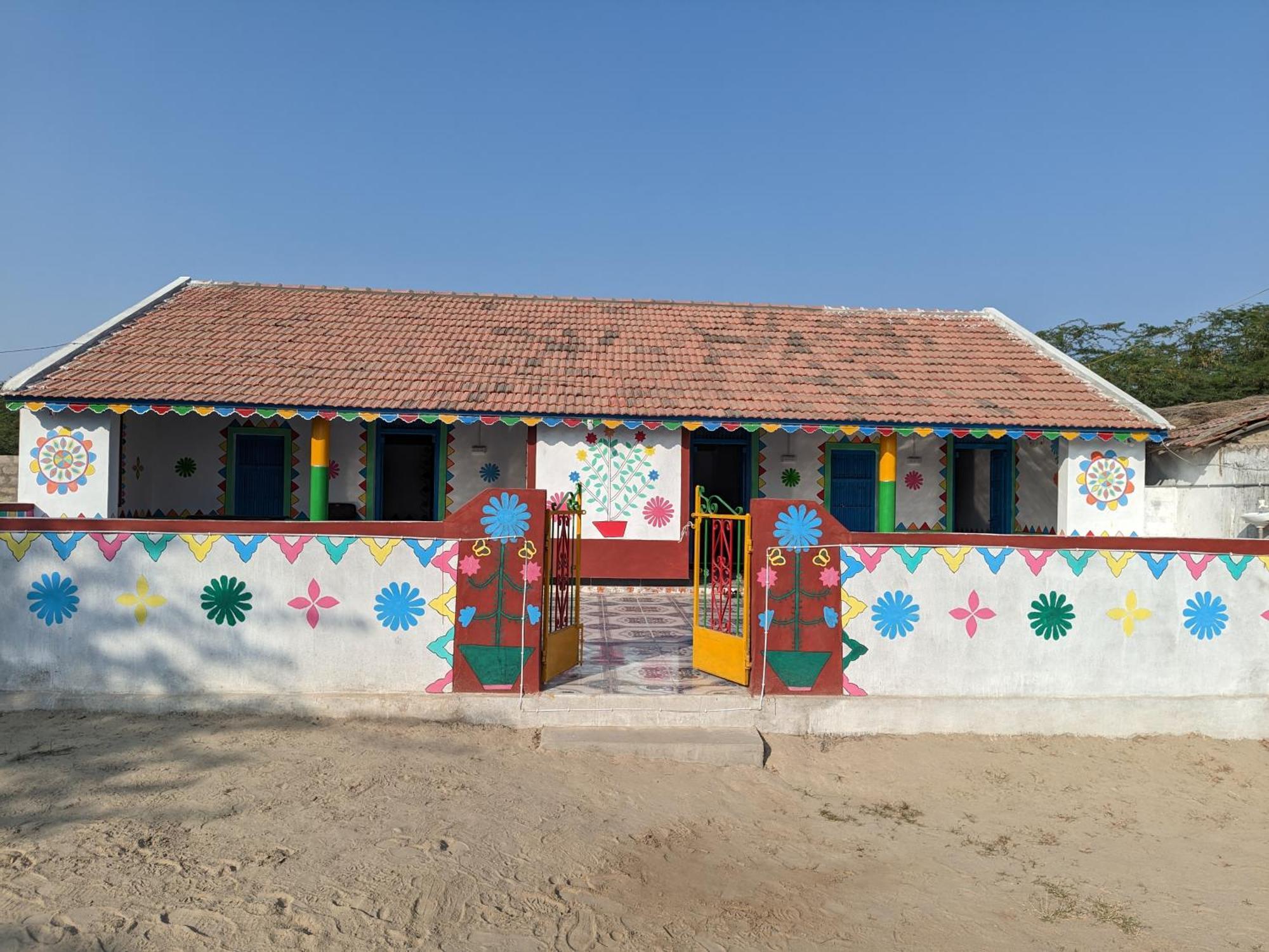 Salt Desert Homestay Dhordo Exterior photo