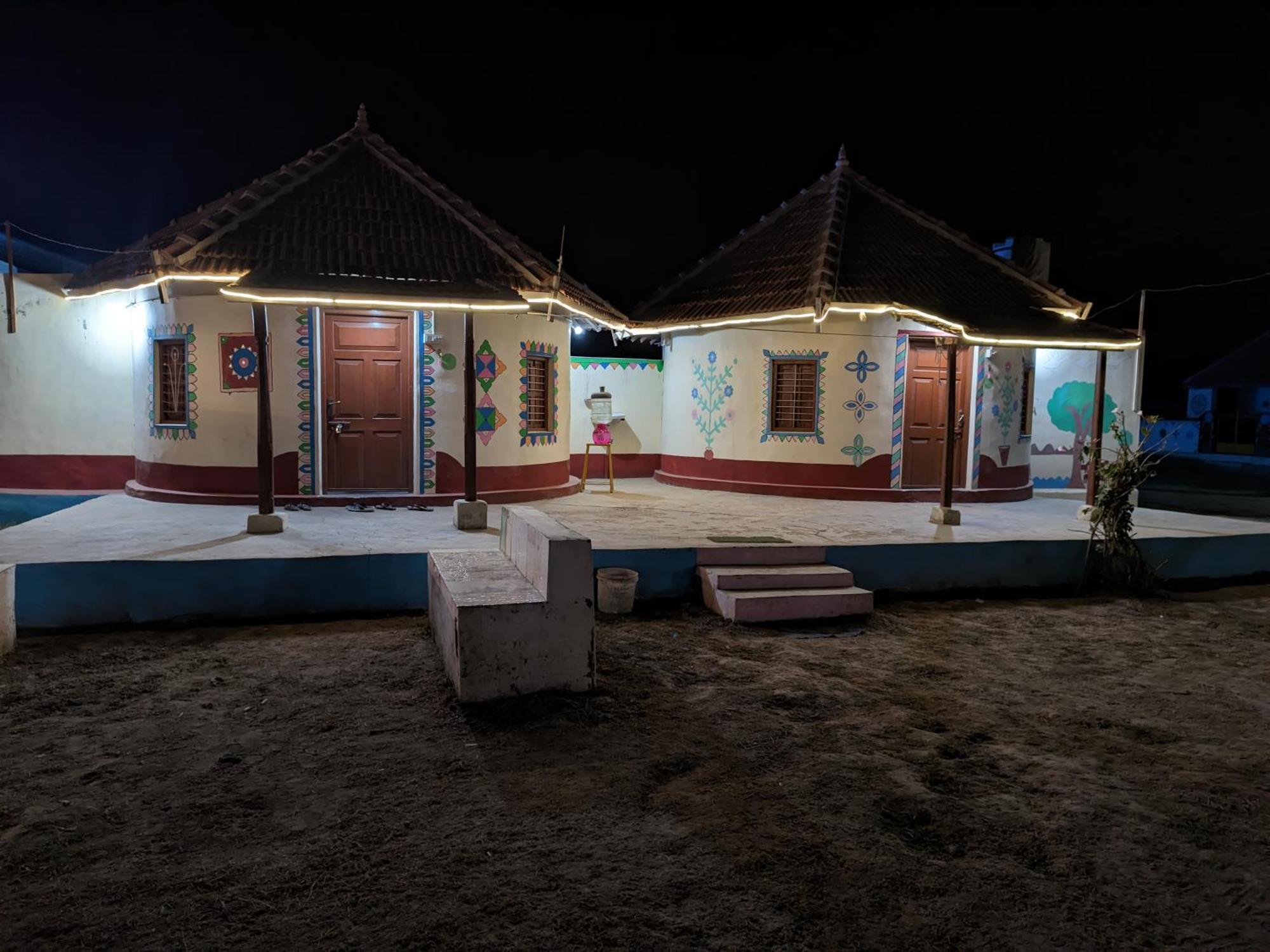 Salt Desert Homestay Dhordo Exterior photo